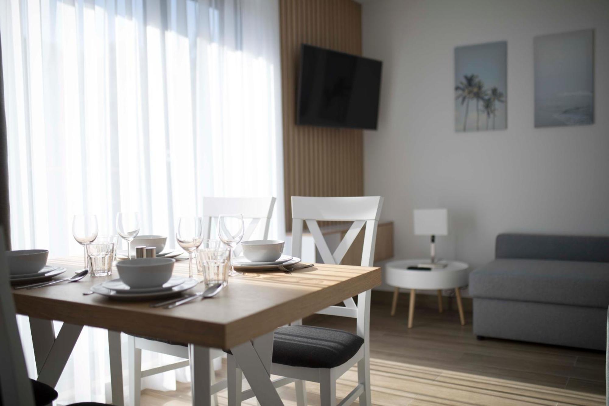 Willa Przy Porcie - Apartamenty Z Aneksami Kuchennymi Ustka Eksteriør billede